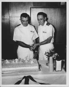 1966 AUG - USNS Tarlac Change of Command (LT Kirkwood & LT WMP cut the cake).JPG (1537130 bytes)