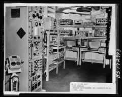 lop-ae22-radio-1966.jpg (932441 bytes)