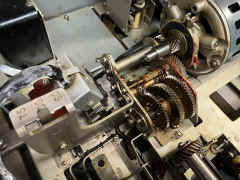 28ksr-gearshift-03.jpg (3634571 bytes)